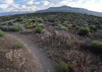 "E-Bike Adventure on Hurricane Rim Trail: Rocky Trail, Sagebrush, and Red Plateaus in the Open Range"